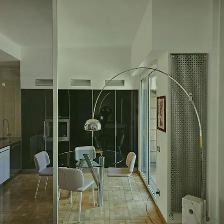 4 Bedrooms *