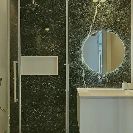 4 Bedrooms *